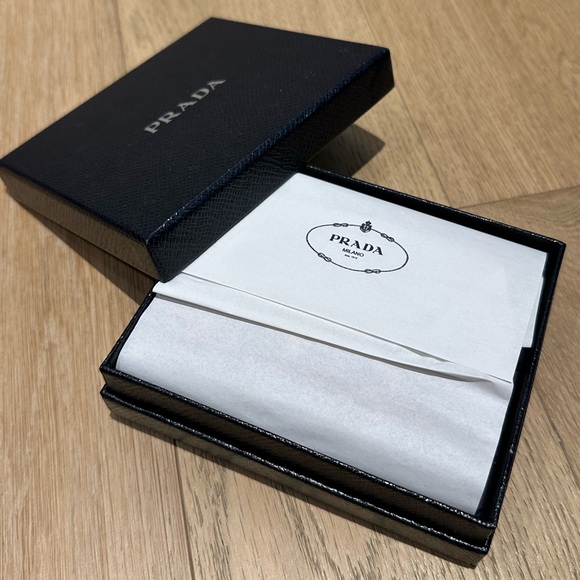 Prada Saffiano leather card holder RED with logo - Picture 6 of 7